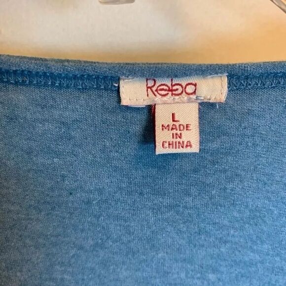 Reba V-NECK Light Of The World Top NWOT #30 - Picture 3 of 3